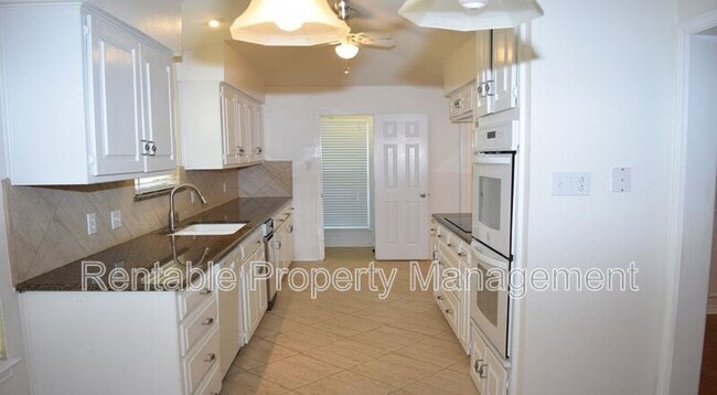 Building Photo - 3600 Ruidoso Dr