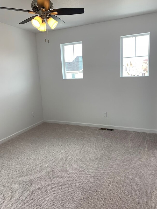 Building Photo - Beautiful Townhome In Monument With Two Ma...