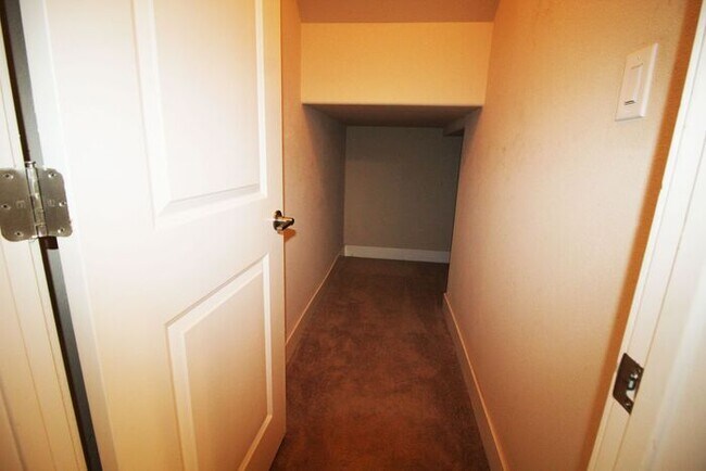 Building Photo - 523 High Tech Dr