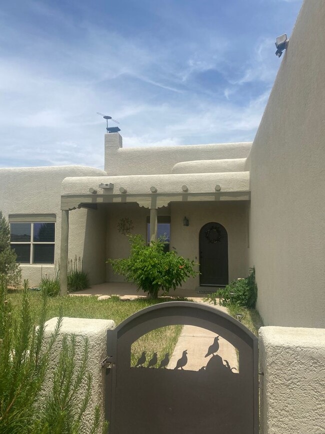 Building Photo - Beautiful home located in rio rancho