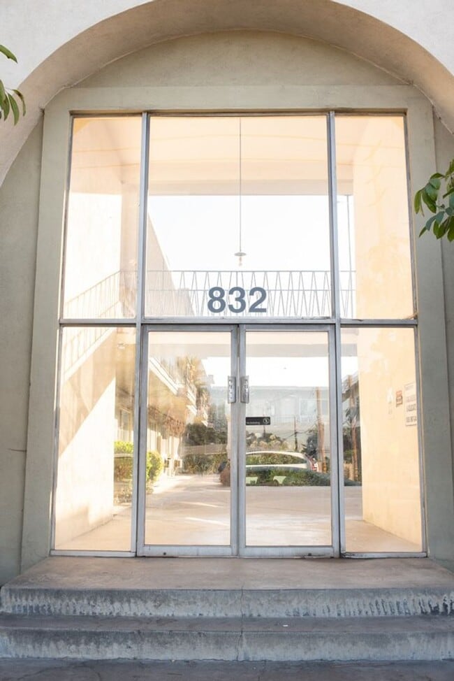Building Photo - 832 N Azusa Ave