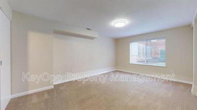 Building Photo - 806 35th Ave