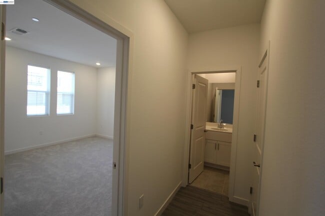 Building Photo - 1008 Osprey Dr