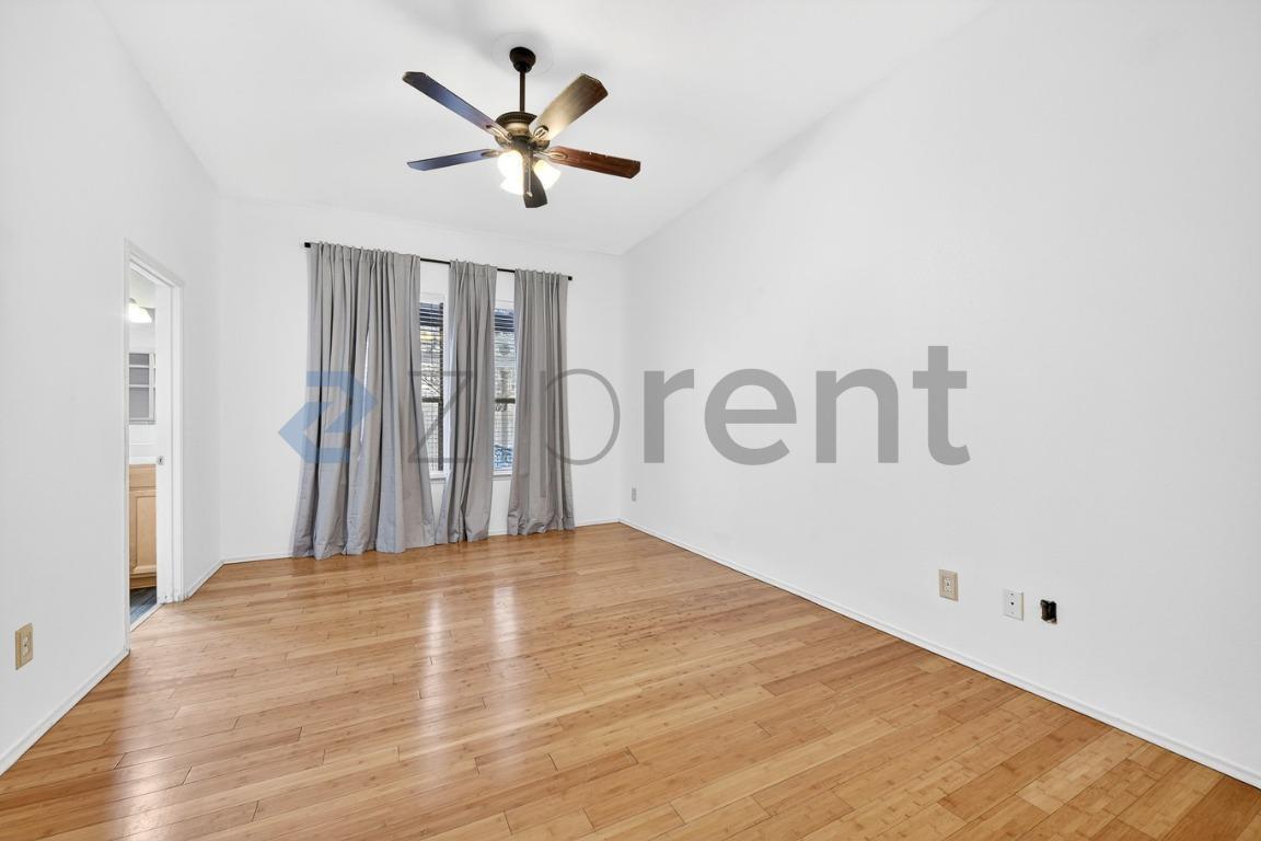 Building Photo - 1042 Grimes Dr