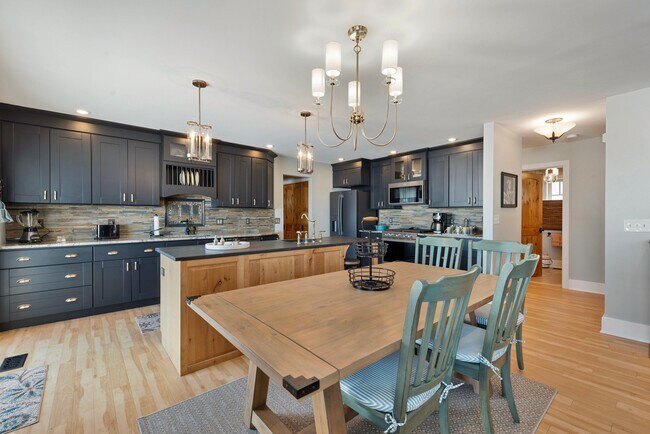 Building Photo - 21253 Lake George Blvd