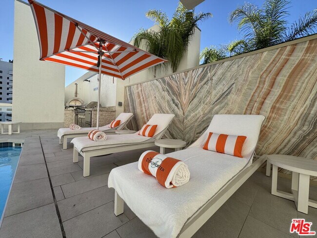 Building Photo - 10520 Wilshire Blvd