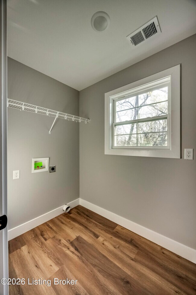 Building Photo - 114 N Elm Grove Ave