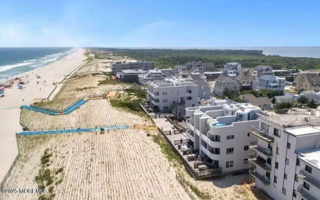 Primary Photo - 2108 S Ocean Ave