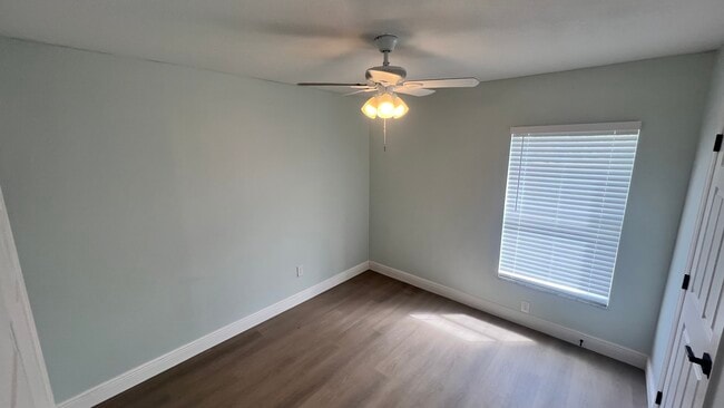 Building Photo - 567 Queensbridge Dr