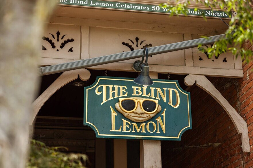 Building Photo - 964 Pavilion St