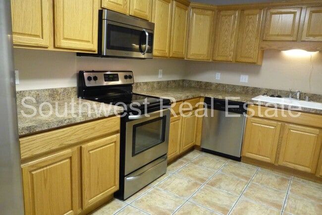 Building Photo - 2 bedroom 2 bath home.