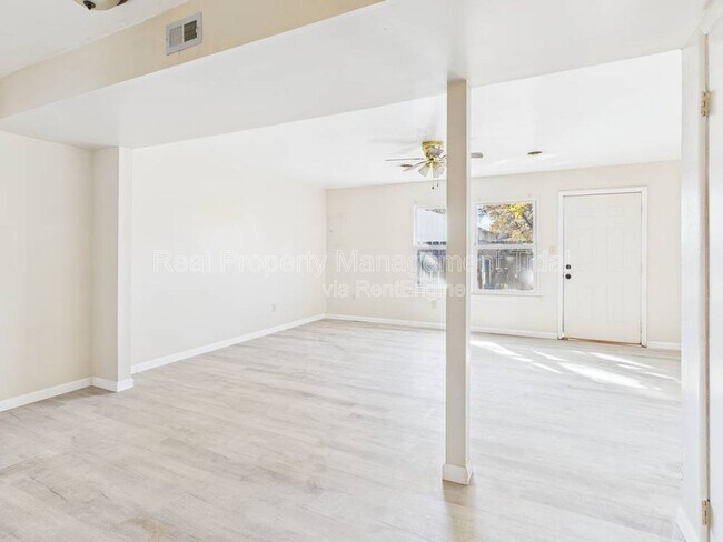 Building Photo - 1528 Darren Cir