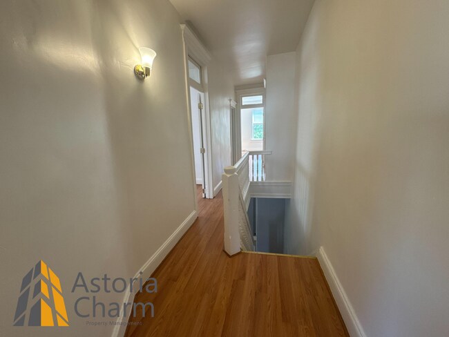 Building Photo - Comfortable 3-Bedroom with Hardwood Floors...