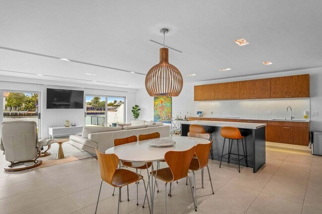 Building Photo - 35 Castle Harbor Isle Dr