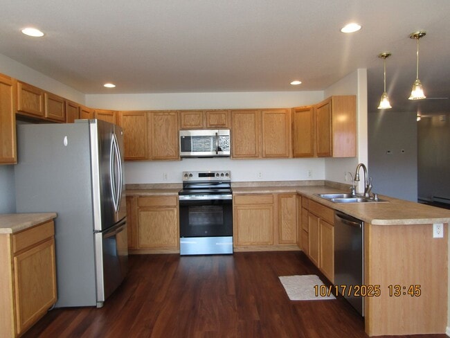 Building Photo - PRICE REDUCED! Charming Home!