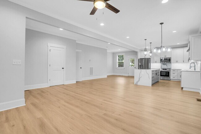 Building Photo - 108 Averill St