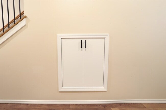 Building Photo - 609 N Kimball Ave