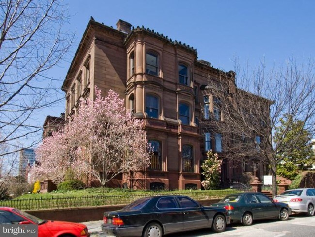 Building Photo - 2201 Green St