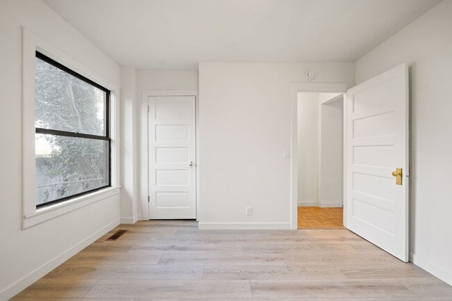 Building Photo - 7414 NE 6th Ave