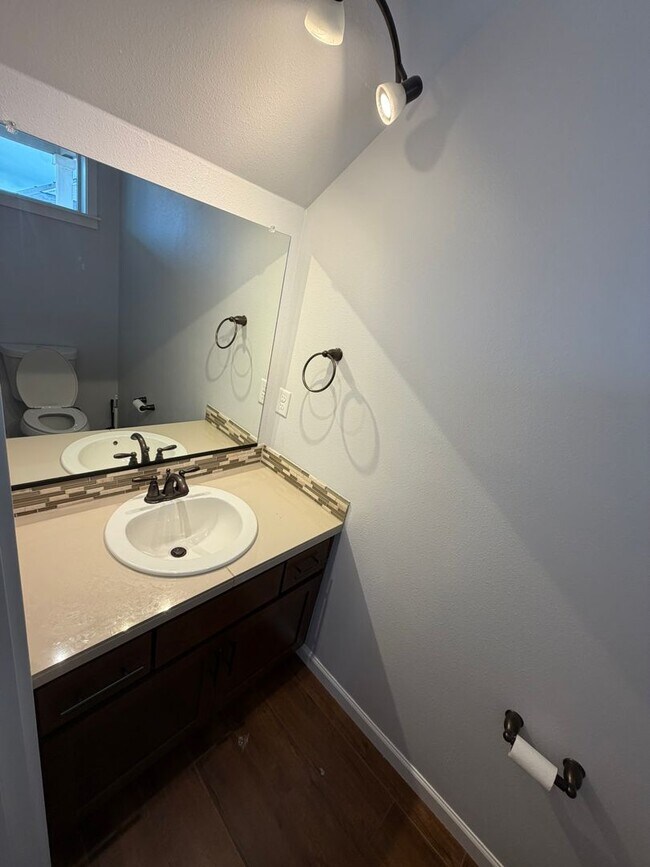 Building Photo - Must See 4 Bedroom!