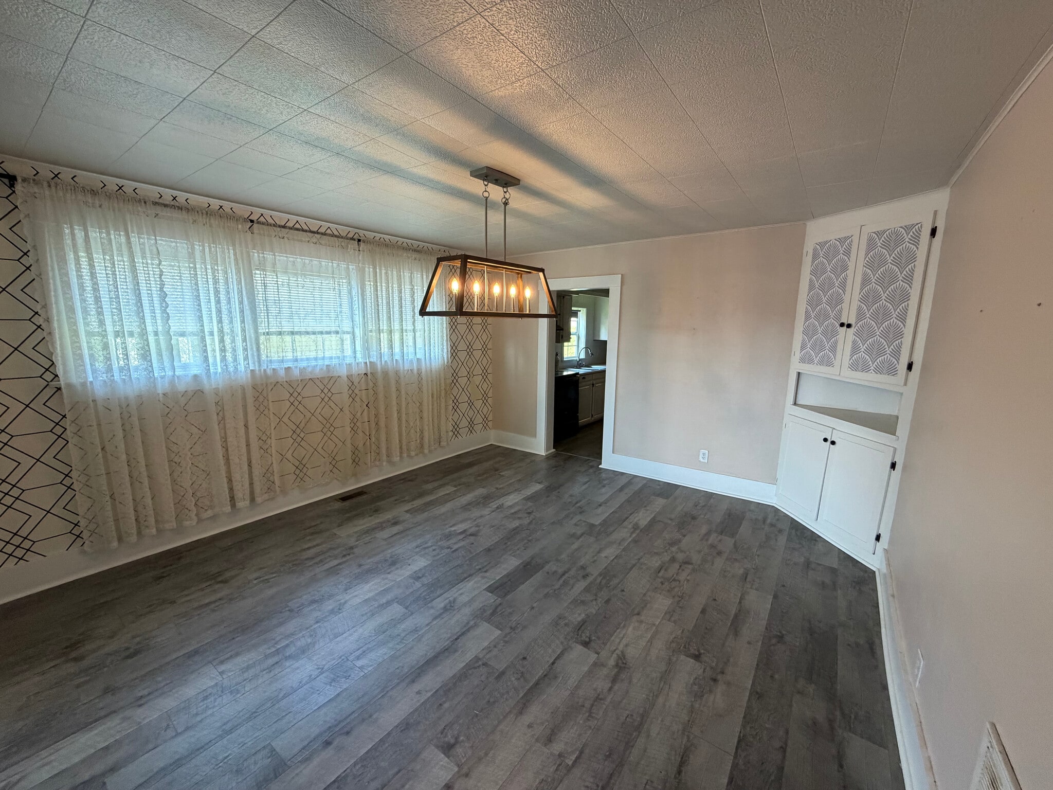 dining room - 210 S Jefferson St