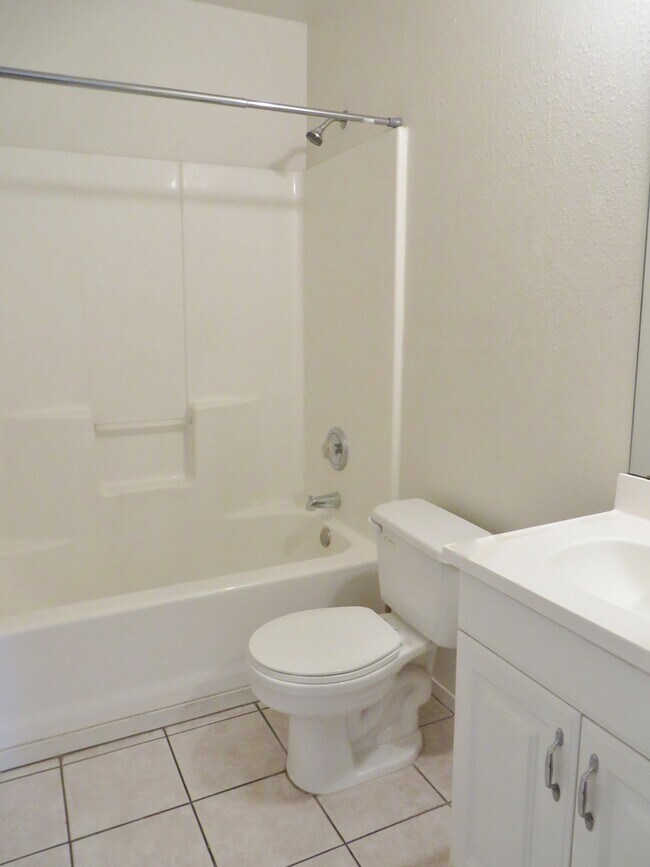 Building Photo - 2 Bedroom 2 Bathroom Unit In Georgetown