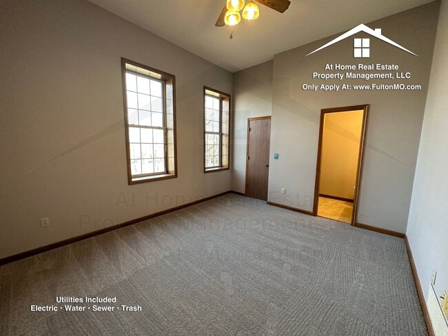 Building Photo - 103 E 10th St