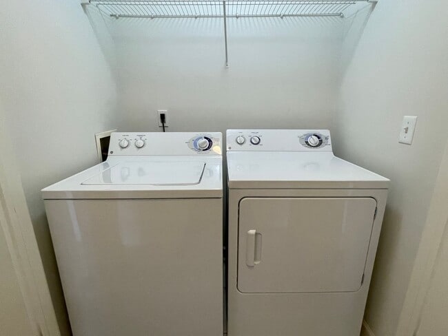 Building Photo - Shelby Township 2 Bedroom, 2 Bath Condo-Style Apartment, ATT. Garage & Pool