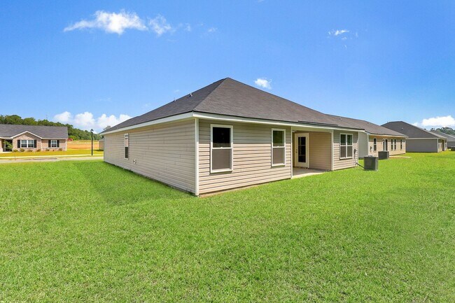 Building Photo - 3 Bedroom Home