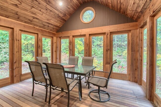 Building Photo - 291 Old Dunstable Rd