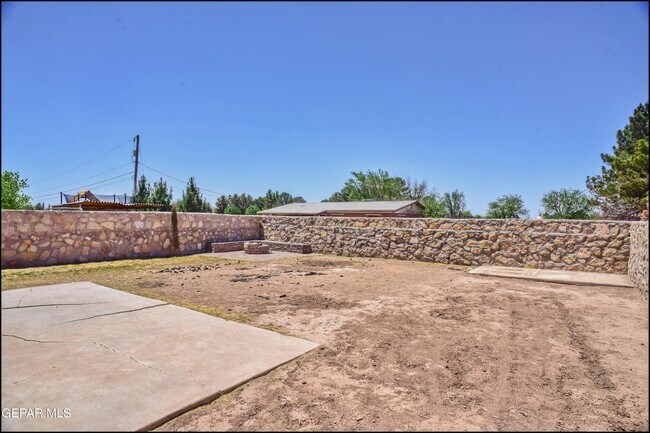 Building Photo - 703 Joe Rodriguez Dr