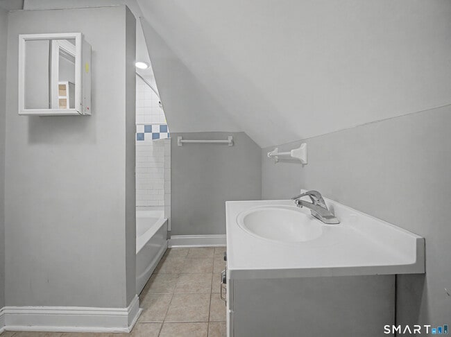 Building Photo - 1440 Wood Ave