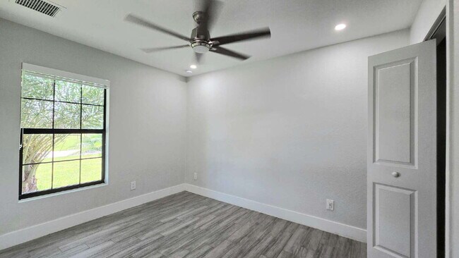 Building Photo - 4020 NW 41st Pl