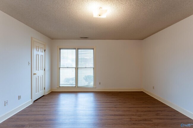 Building Photo - 106 Cranberry Way