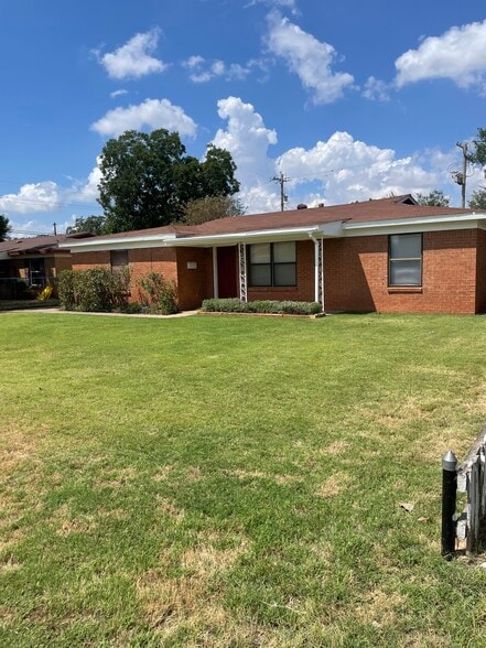 Front - 1218 Briarwood St