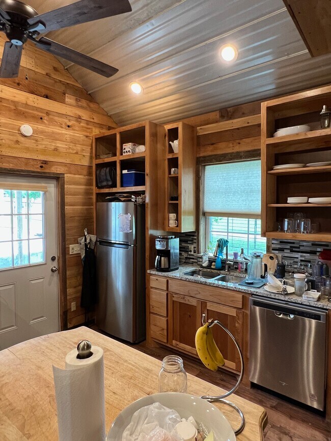 Fridge, dishwasher - 5637 FM 813