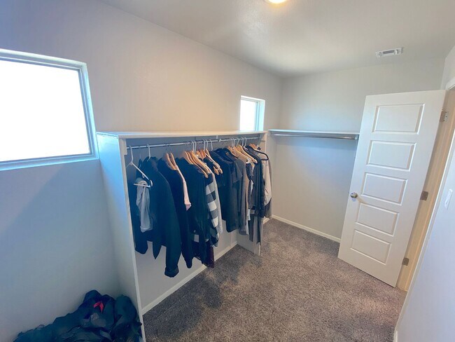 Building Photo - East El Paso 3 bed Refirg A/C