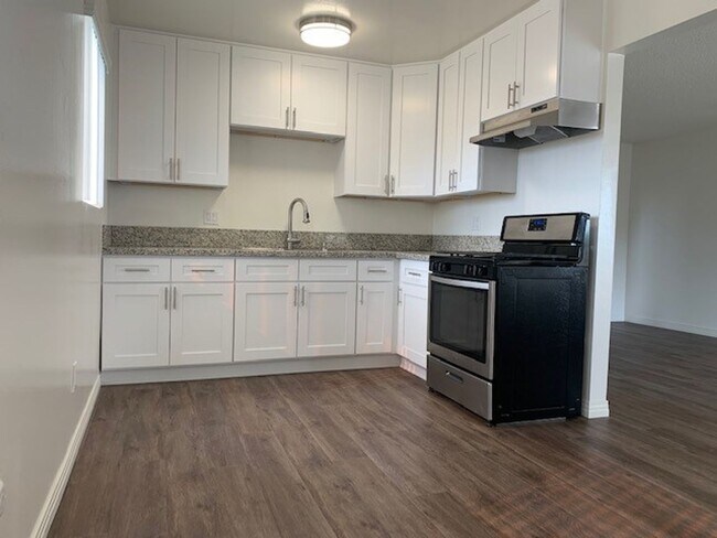 Primary Photo - brookhurst15660