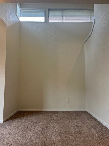 Great Room - 10320 NE 186th St