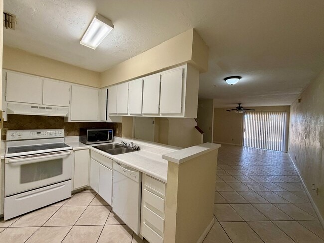 Building Photo - 4411 SW 34th St