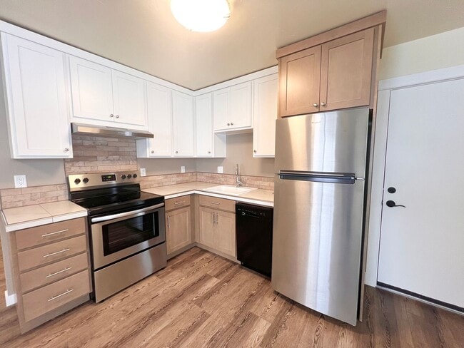 Building Photo - 1/1 Apartment in the heart of Sisters, OR!