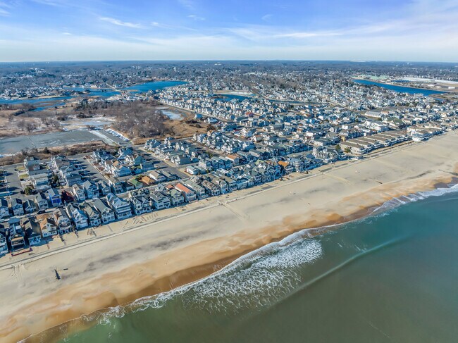 Building Photo - 289 Beach Front