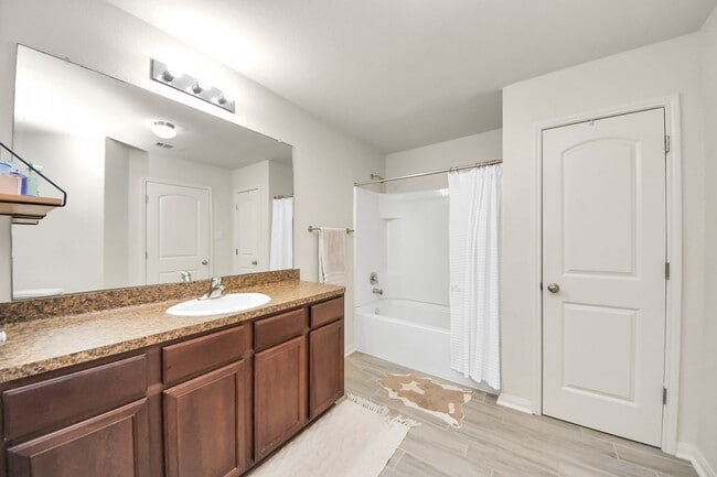 Building Photo - 2430 Regatta Ln