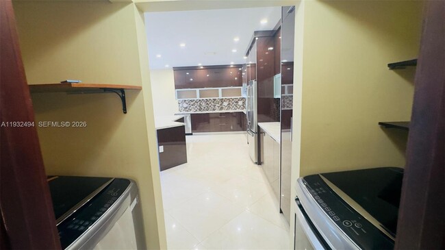 Building Photo - 1094 Redwood St