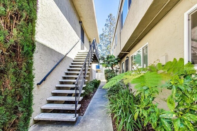 Building Photo - 2240 Angela Ct