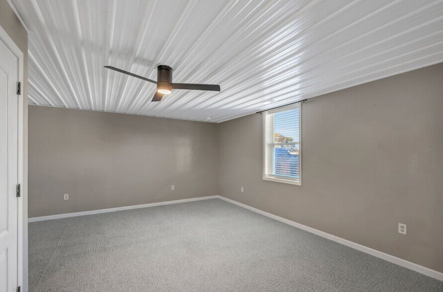 Building Photo - 5440 Eugene Kennedy Ln