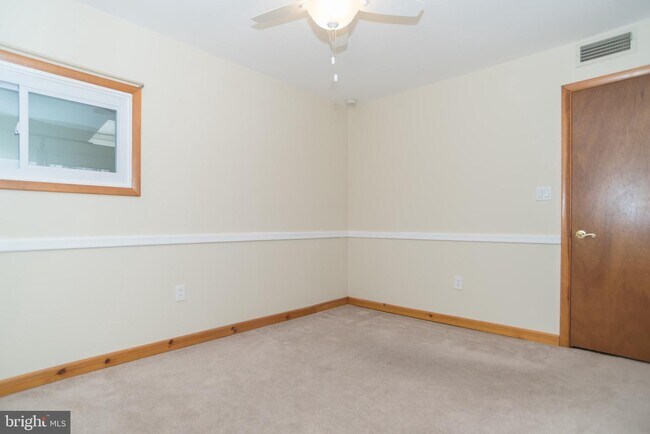 Building Photo - 346 Thornridge Dr