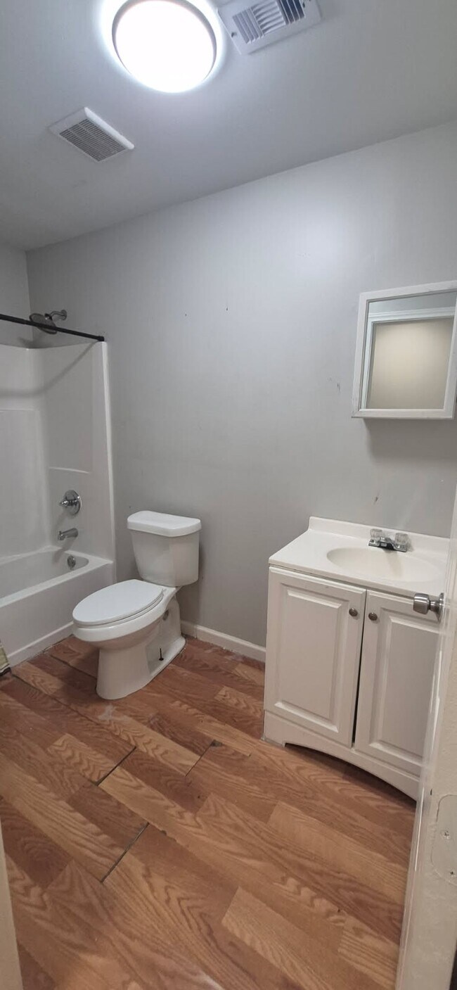 Building Photo - 9307 Coffee St