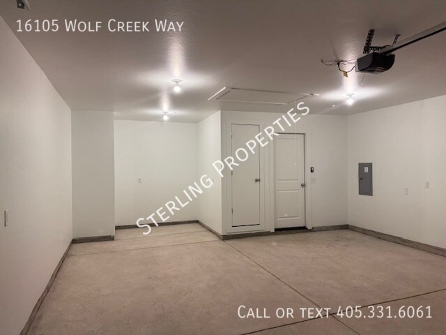 Building Photo - 16105 Wolf Creek Way