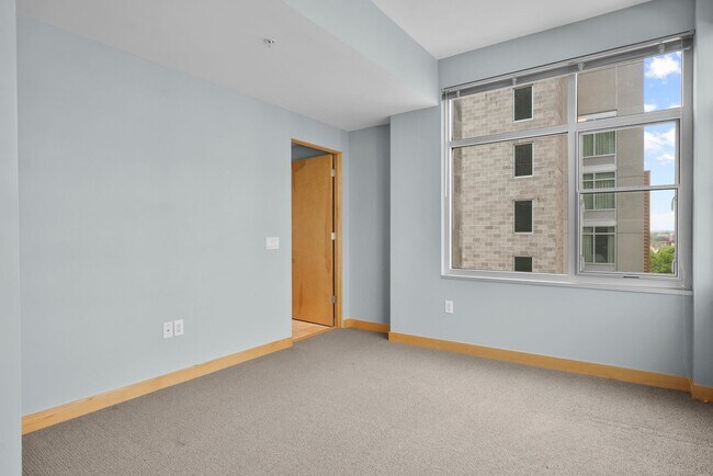 Building Photo - 309 W Washington Ave